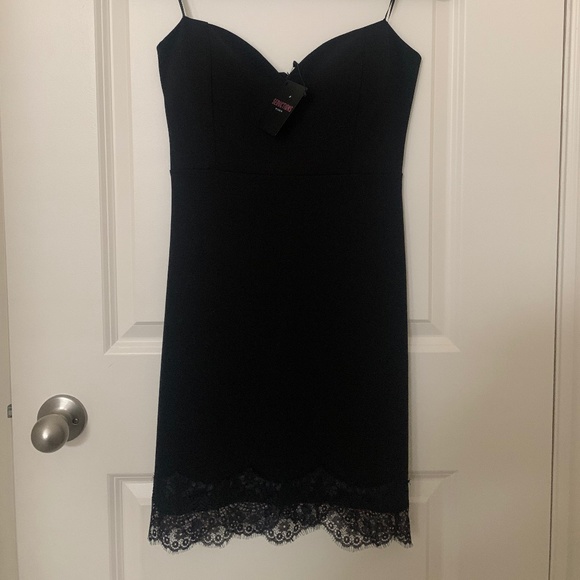 Black strapless dress with lace trim - Picture 1 of 6